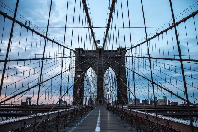 Brooklyn-Bridge-at-dawn-1